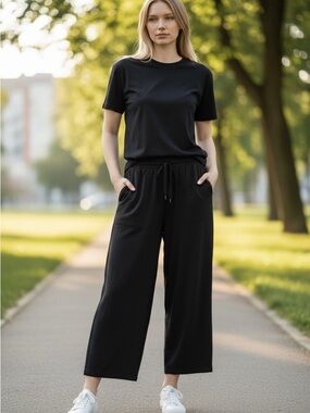 Wide-Leg Pull-On Pants in Black